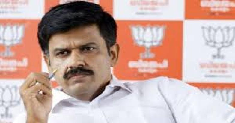 ഇളനീര് വെട്ടി ബിജെപി നേതാവിനെ തല്ലി കേരള പൊലീസ്; ദൃശ്യങ്ങൾ പുറത്ത് വിട്ട് സന്ദീപ് വാര്യർ