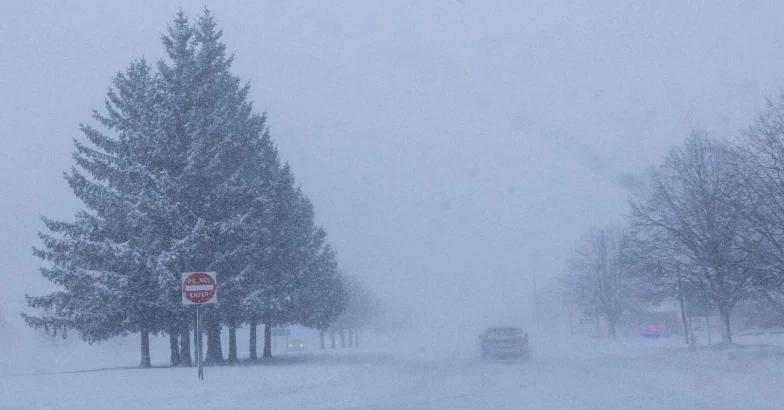 അമേരിക്കയിൽ അതിശക്തമായ മഞ്ഞുവീഴ്ചയും ശീതക്കാറ്റും; 12 സംസ്ഥാനങ്ങളിൽ അതീവ ജാഗ്രതാ നിർദ്ദേശം
