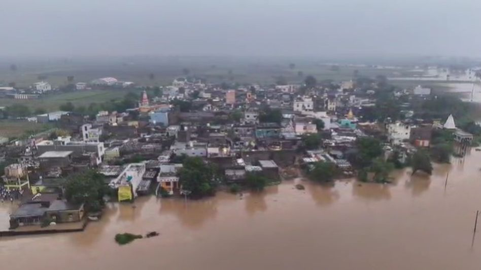 മുംബൈയിൽ കനത്ത മഴ: എൻ‌ഡി‌ആർ‌എഫ് സജ്ജമാണ്; വിമാന സർവീസുകൾ തടസ്സപ്പെട്ടേക്കും