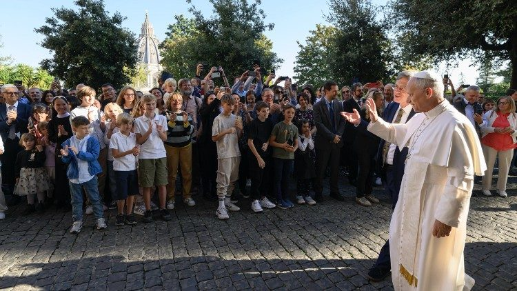 പരിശുദ്ധ സിംഹാസനത്തിന്റെ ആശയവിനിമയ സംവിധാനം , പ്രാർത്ഥനയുടെ അകമ്പടി സേവിക്കണം: പാപ്പാ