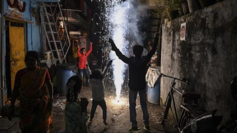 പടക്കം പൊട്ടിച്ചതുമായി ബന്ധപ്പെട്ട് ഡൽഹിയിൽ രജിസ്റ്റർ ചെയ്തത് 97 കേസുകൾ