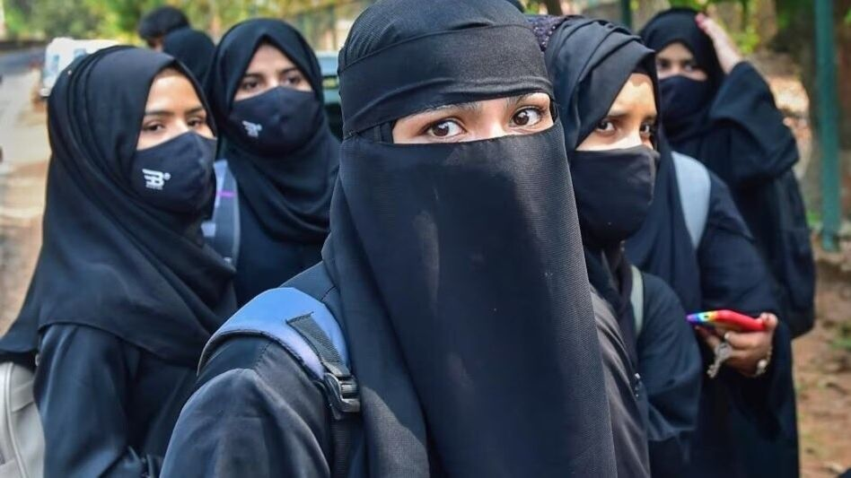 ഹിജാബ് വിവാദം; രണ്ട് ദിവസത്തിന് ശേഷം സ്കൂൾ തുറന്നു, പരാതിക്കാരി അവധിയില്‍