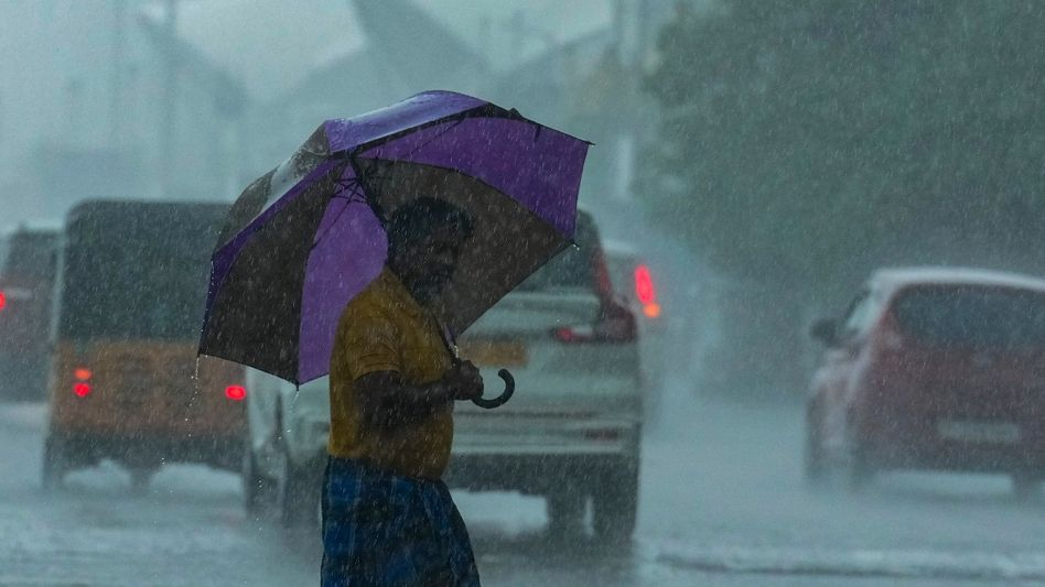 ചുഴലിക്കാറ്റും ന്യൂനമർദ്ദവും; കേരളത്തിൽ മഴ തുടരും