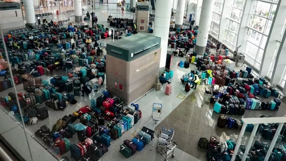 പ്രതിസന്ധി രൂക്ഷം; ഇൻഡിഗോയുടെ ശൈത്യകാല സർവീസുകൾ വെട്ടിക്കുറയ്ക്കാൻ കേന്ദ്ര തീരുമാനം, സ്ലോട്ടുകൾ മറ്റു കമ്പനികൾക്ക് നൽകും