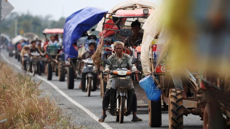 Pope prays for an end to clashes along Thai-Cambodian border