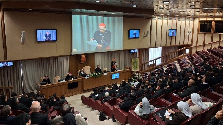 Pope to priests: Announce Christ in today’s confusing and noisy society