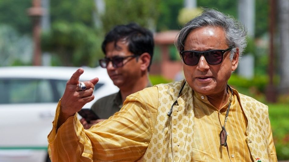 'ബംഗ്ലാദേശിലെ ആൾക്കൂട്ട ഭരണം വളരെ ആശങ്കാജനകം'; മുന്നറിയിപ്പുമായി ശശി തരൂർ