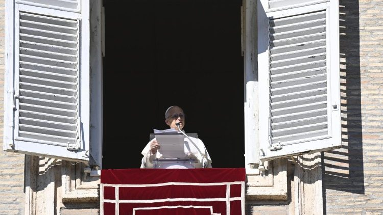 Pope Leo at Angelus: Pray for peace and for families suffering due to war