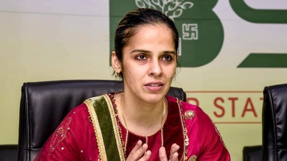 ഇനി പോരാടാൻ വയ്യ; കാൽമുട്ടിലെ പരിക്ക് വില്ലനായി, വിരമിക്കൽ സ്ഥിരീകരിച്ച് ബാഡ്മിന്റൺ ഇതിഹാസം സൈന നെഹ്‌വാൾ