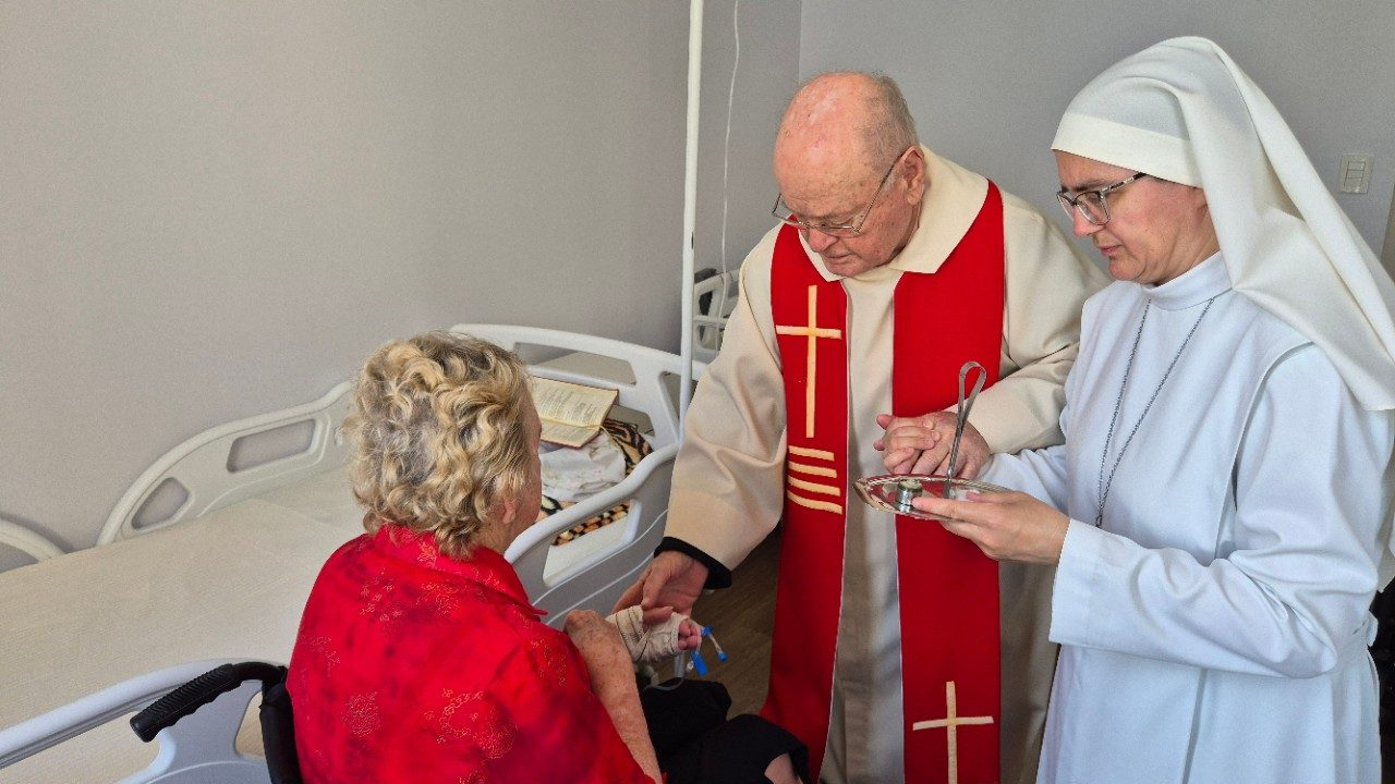 Brazil: Sensitivity, love, patience for elderly cared for in body and soul