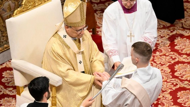 Pope to Spanish priests: 'Be holy and configure yourselves to Christ'