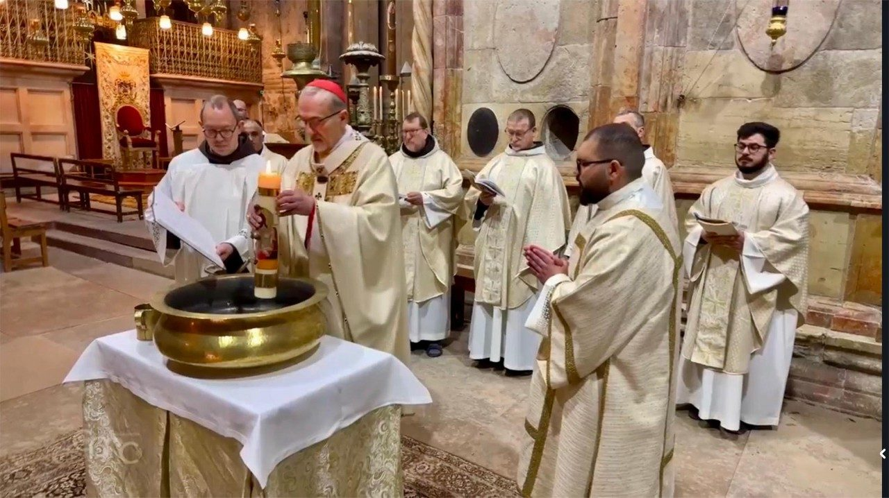 Pope: Easter drives out hatred and brings down the mighty