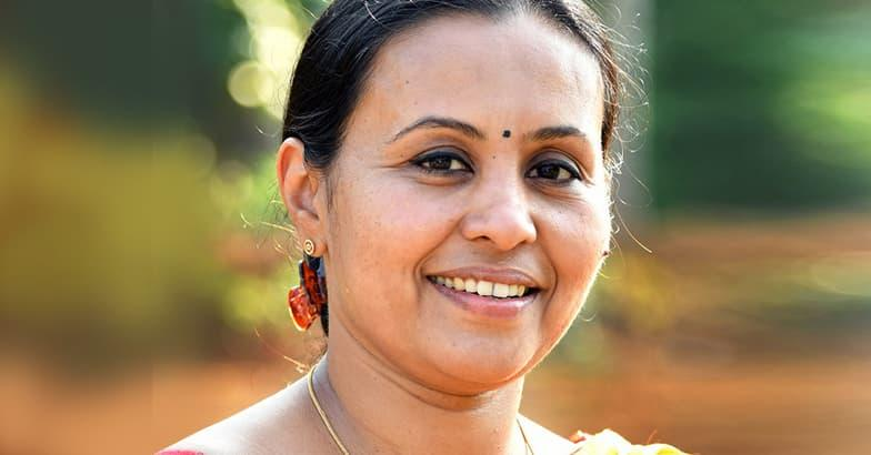 വോട്ടിങ് മെഷീനിൽ വീണാ ജോർജ്ജിന്റെ ഫോട്ടോയ്ക്ക് മാത്രമേ വ്യക്തതയുള്ളൂ, മറ്റു സ്ഥാനാർഥികളുടെ ഫോട്ടോ തെളിഞ്ഞു കാണുന്നില്ല; പരാതിയുമായി കോൺഗ്രസ്