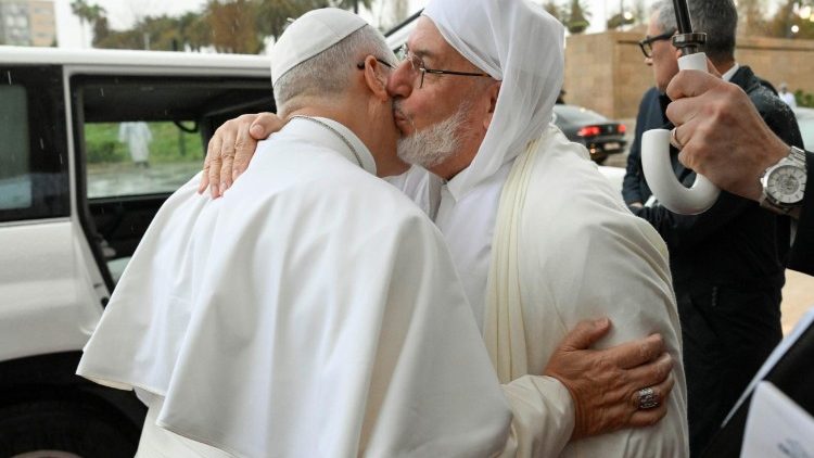 Pope visits Grand Mosque of Algiers and calls for mutual respect and peacebuilding