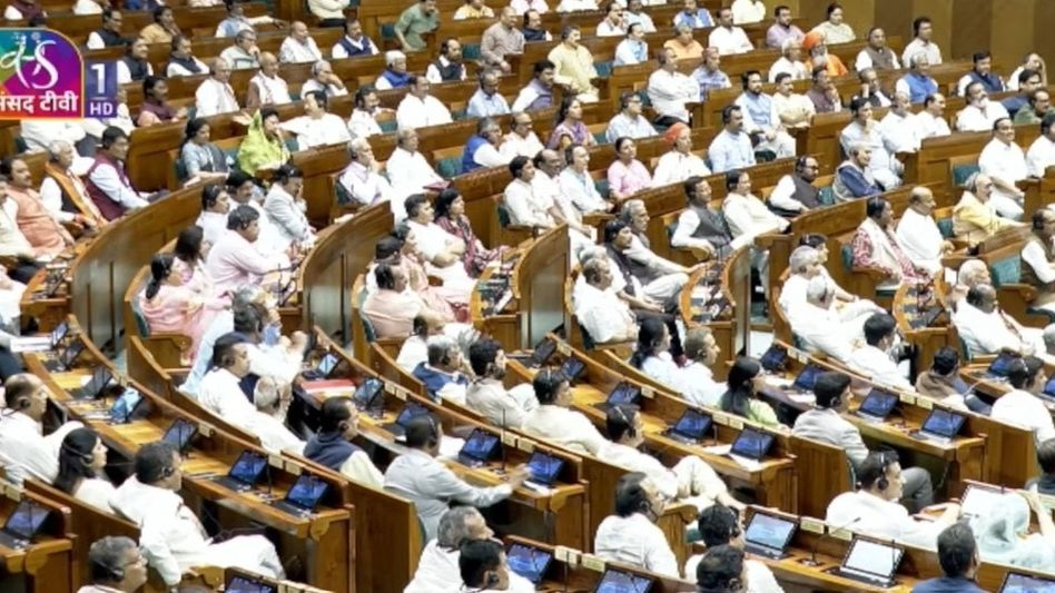  ലോക്സഭയിൽ വനിതാ സംവരണ പ്രമേയം 298-230 വോട്ടുകൾക്ക് പരാജയപ്പെട്ടു