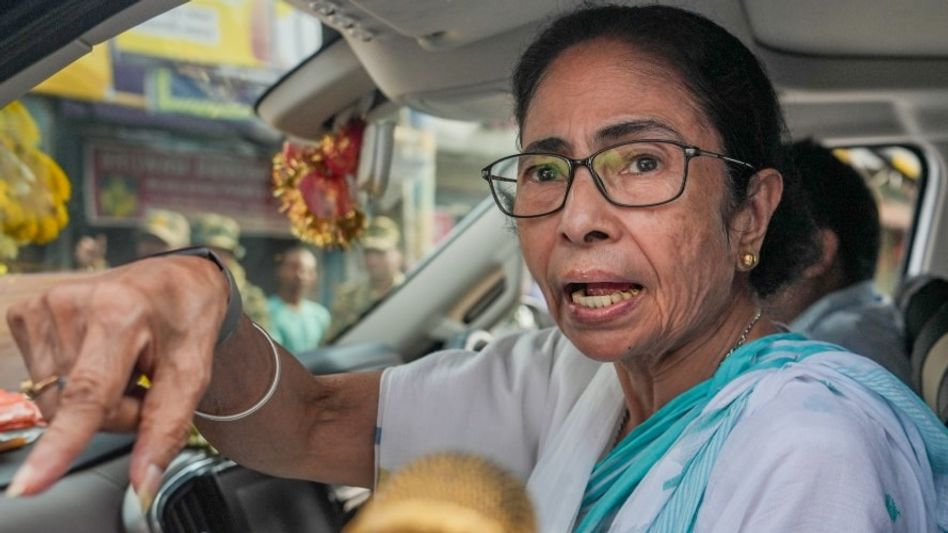 'മർദ്ദിച്ചു, വോട്ട് കൊള്ളയടിച്ചു'ഭവാനിപൂരിലെ തോൽവിയിൽ പൊട്ടിത്തെറിച്ച് മമത ബാനർജി