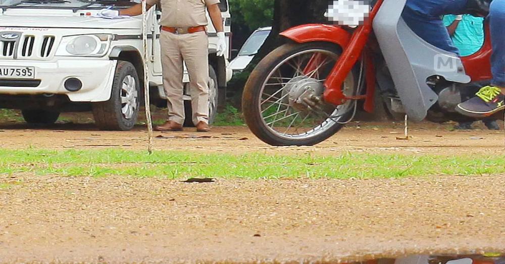 ലേണേഴ്സ് ലൈസൻസ് പരീക്ഷയ്ക്ക് വന്നത് വാഹനം ഓടിച്ച്; യുവതിക്ക് കിട്ടിയത് എട്ടിന്റെ പണി 