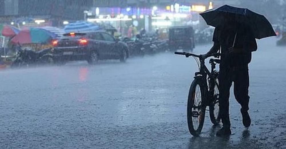 സംസ്ഥാനത്ത് മഴ മുന്നറിയിപ്പില്‍ മാറ്റം; മൂന്ന് ജില്ലകളില്‍ ഓറഞ്ച് അലേര്‍ട്ട്