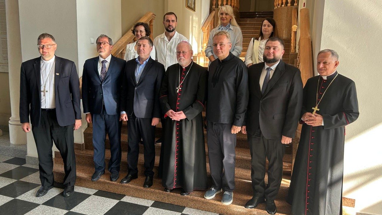 Ukraine: Archbishop Gallagher calls for the conditions for a just peace