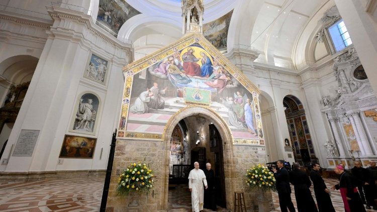 In Assisi, Pope to encourage young people to dream "great things"