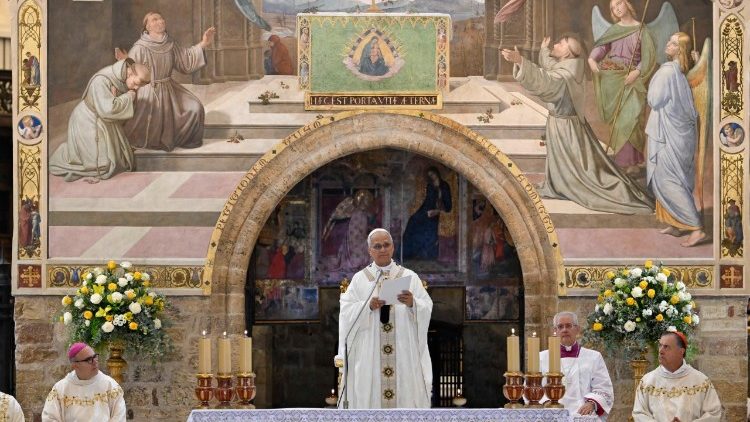 In Assisi, Pope encourages young people to ‘touch the suffering flesh of others'