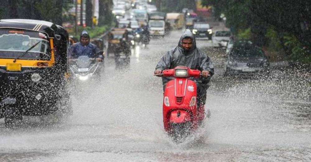 അതിതീവ്ര മഴ മുന്നറിയിപ്പ്: എറണാകുളം തൃശ്ശൂര്‍ ജില്ലകളിലെ വിദ്യാഭ്യാസ സ്ഥാപനങ്ങള്‍ക്ക് ഇന്ന് അവധി