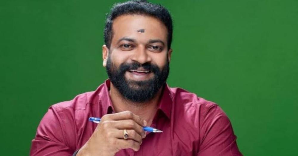ആർ സുഗതന്റെ ഒപ്പ് വ്യാജമായി ഇട്ടെന്ന പരാതി: മേയർ വി വി രാജേഷ് ഉൾപ്പെടെ മൂന്ന് പേർക്കെതിരെ കേസ്‌ 
