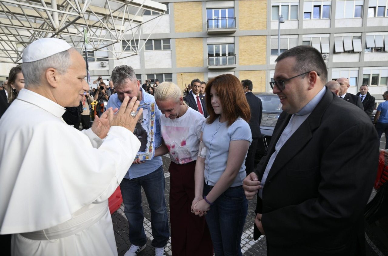 Pope Leo greets young Ukrainian cancer survivor as he departs hospital